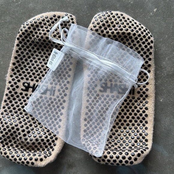 Shashi Pilates Socks - Picture 4 of 6